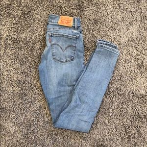 Gently used super skinny 710 Levi’s size 25